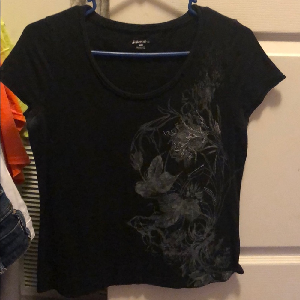 Black short sleeve shirt